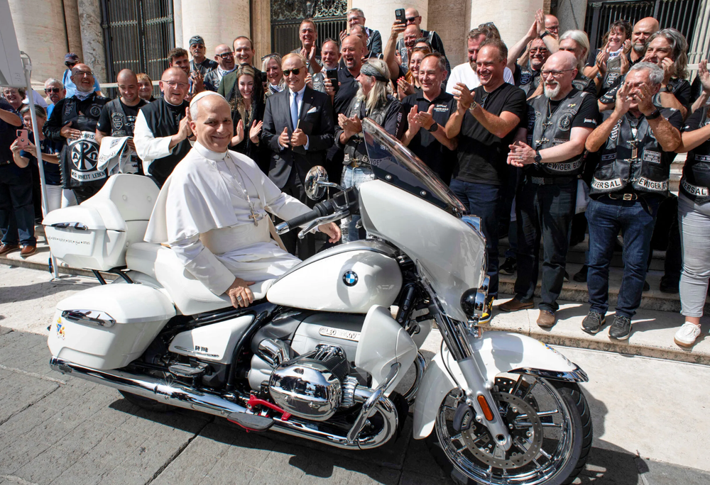 Chiếc Moto có chữ ký của Giáo hoàng Leo XIV được đấu giá gây quỹ